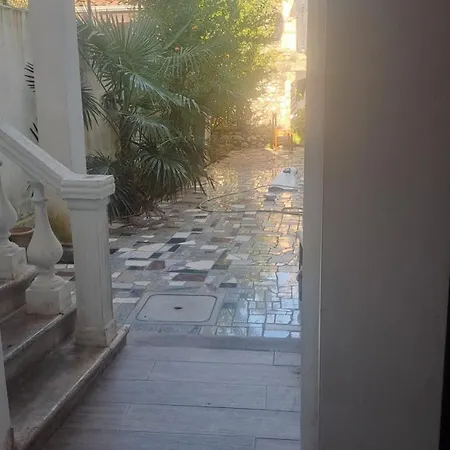 בית כפרי Darwin Guests And Grill *